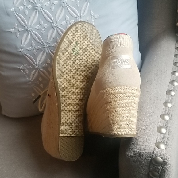 TOMS Burlap Suede Desert Wedge Bootie - Picture 5 of 7